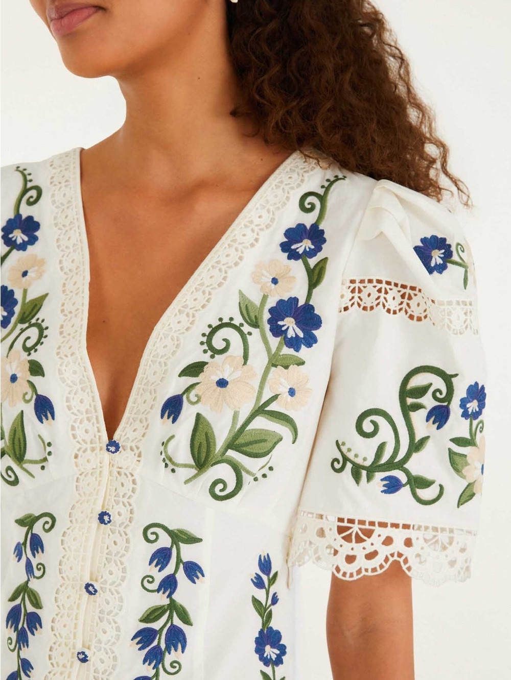Farm Rio Countryside Lane Embroidered Short Sleeve Blouse NWT XS - Picture 4 of 9